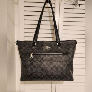 Coach Signature Canvas Tote